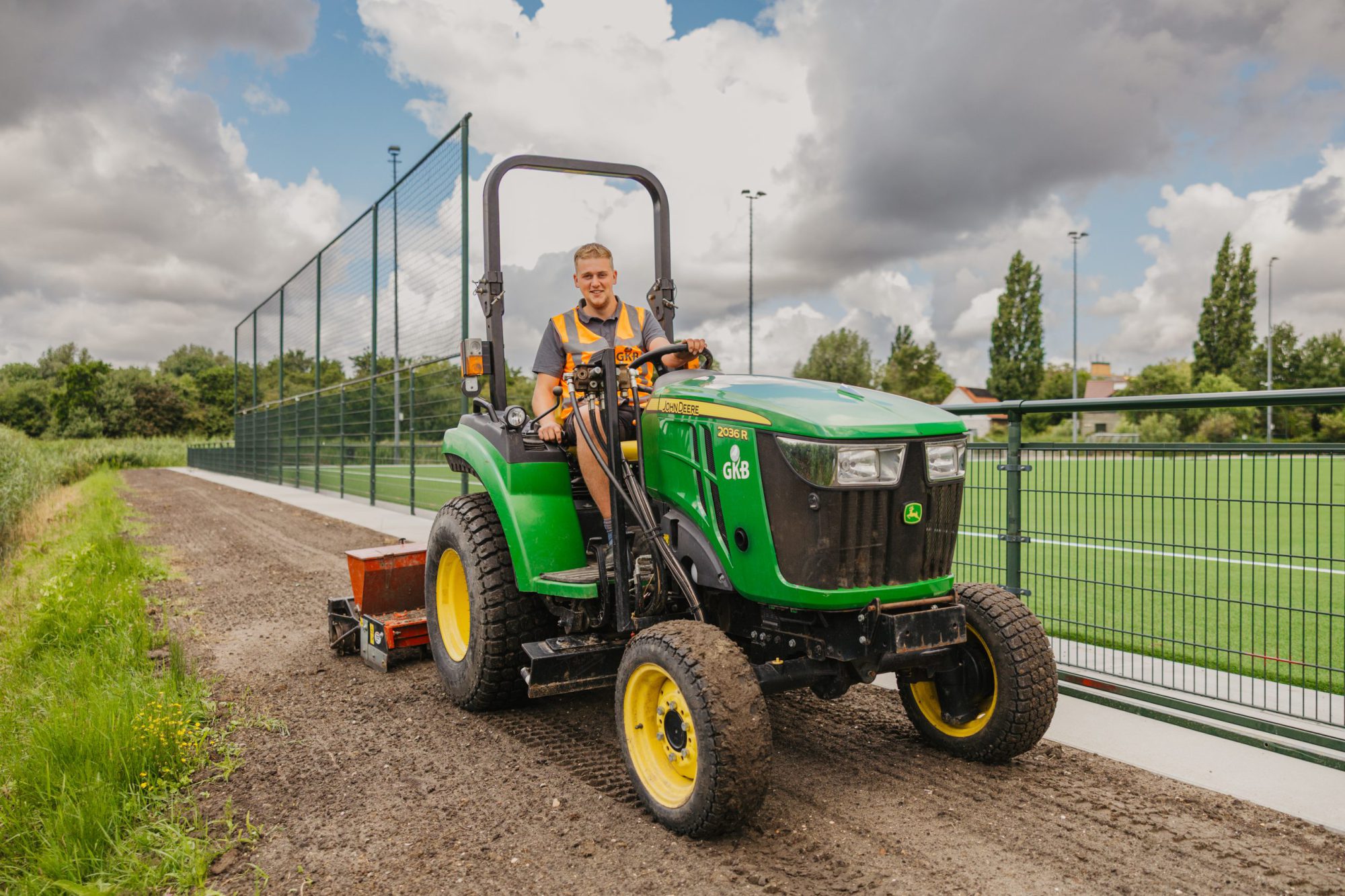 AfbeeldingTrekkermachinist groenonderhoud