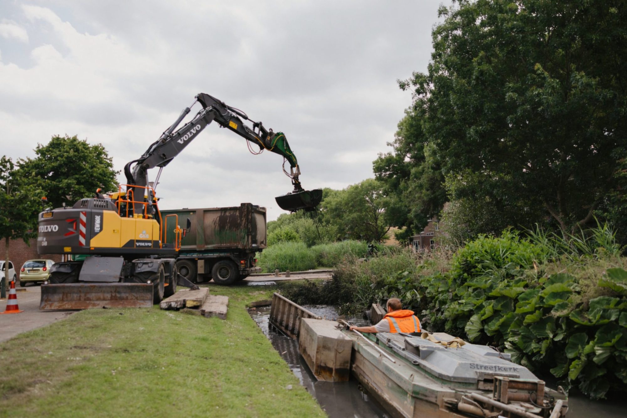 AfbeeldingBaggerbootmachinist